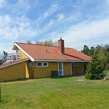 Three-bedroom Holiday In 2 Frederikshavn