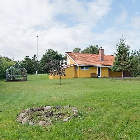 Three-bedroom Holiday In 2 Holiday home *